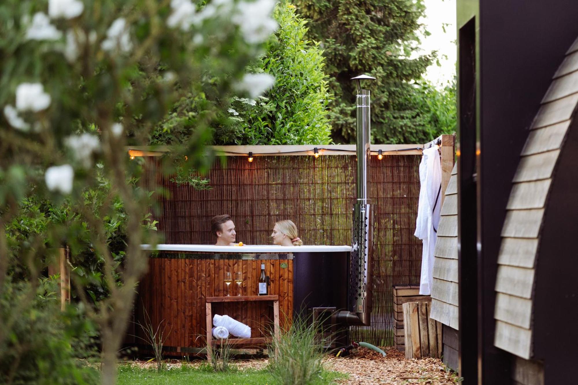 Pod Huisje Met Hottub Dokkum Kültér fotó